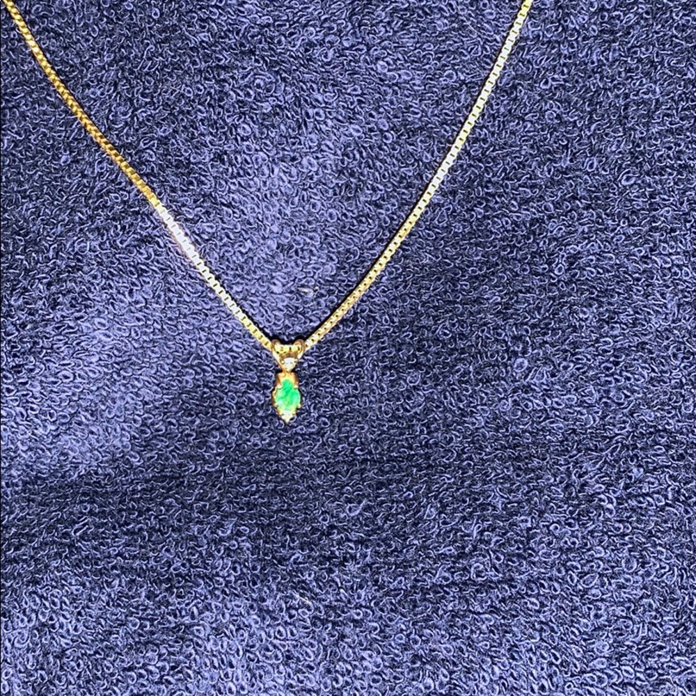 10 karat gold 14 inch chain with emerald